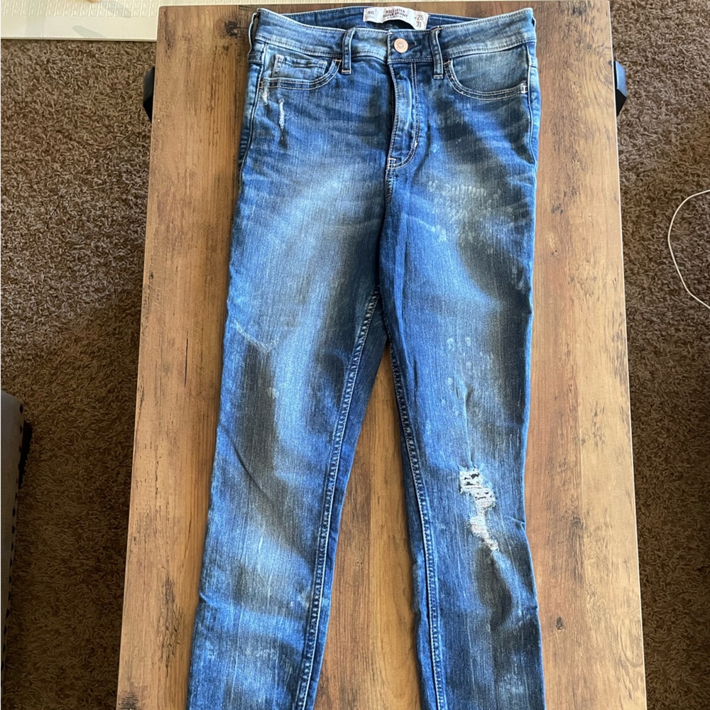 Hollister Distressed high-waisted skinny jeans size 3(26)